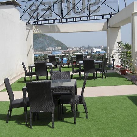 Starlit Suites Neemrana Bagian luar foto