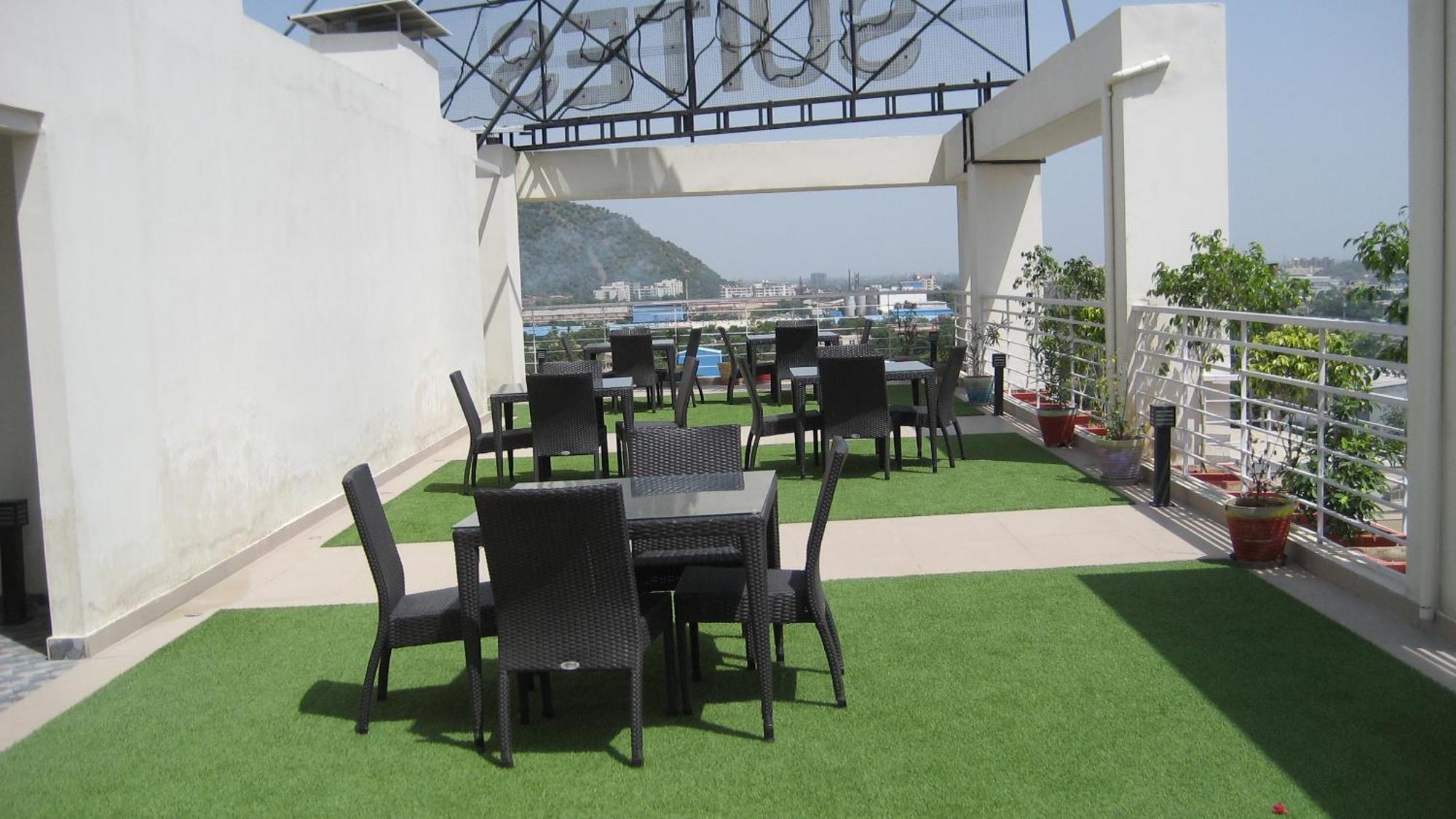 Starlit Suites Neemrana Bagian luar foto
