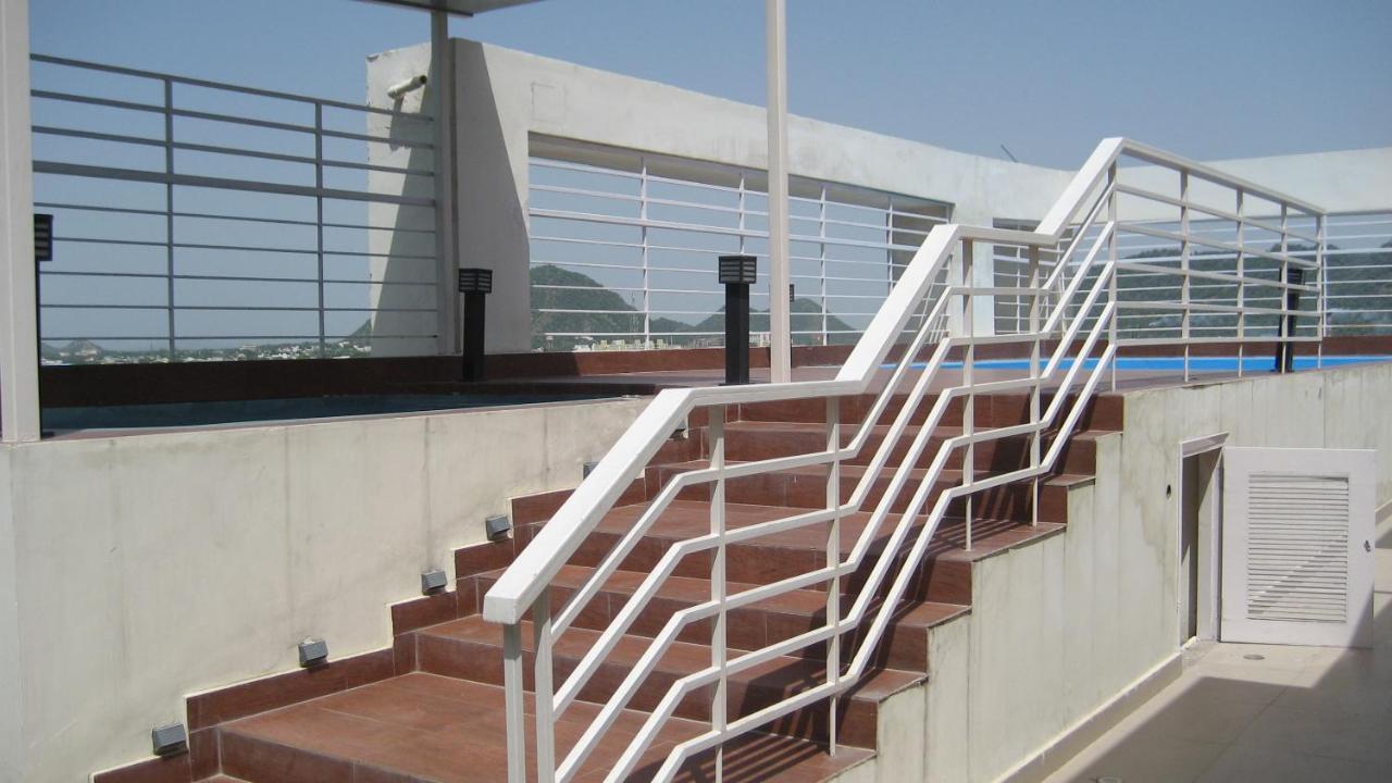 Starlit Suites Neemrana Bagian luar foto