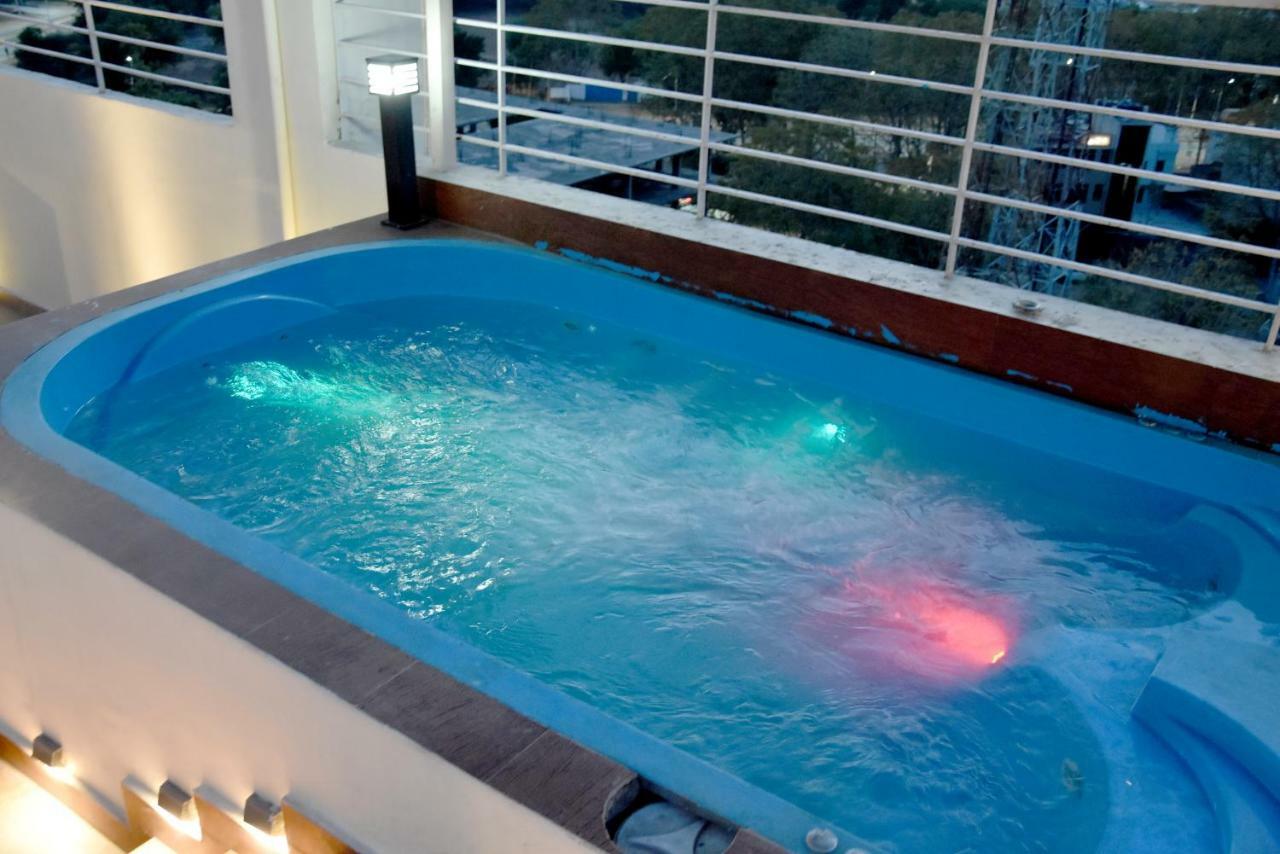 Starlit Suites Neemrana Bagian luar foto