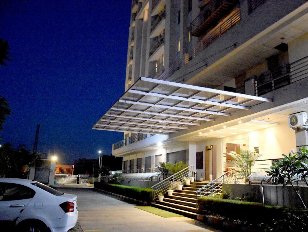 Starlit Suites Neemrana Bagian luar foto