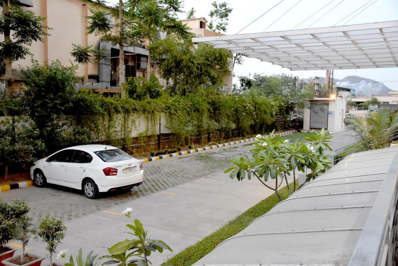 Starlit Suites Neemrana Bagian luar foto