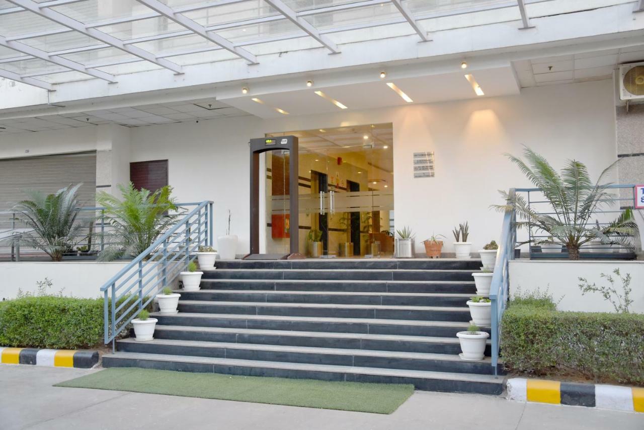Starlit Suites Neemrana Bagian luar foto